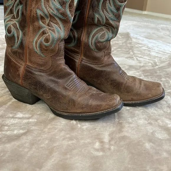 SHYANNE COWGIRL BOOT SIZE 9.5 Brown and Teal. Square toe Leather.