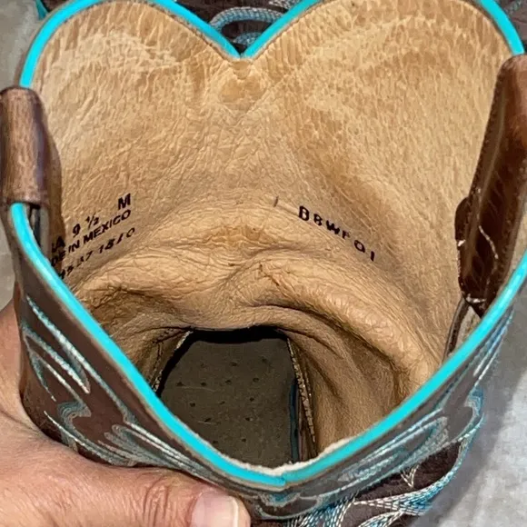 SHYANNE COWGIRL BOOT SIZE 9.5 Brown and Teal. Square toe Leather.