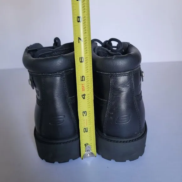 Skechers Men's Leather Waterproof Ankle Boots. Size US 7.5/EU 40