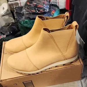 Sorel 10.5 ankle boots NWT 👢