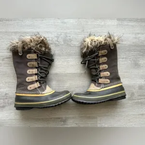 Sorel boots size 7 very roomy waterproof army green suede with faux fur.