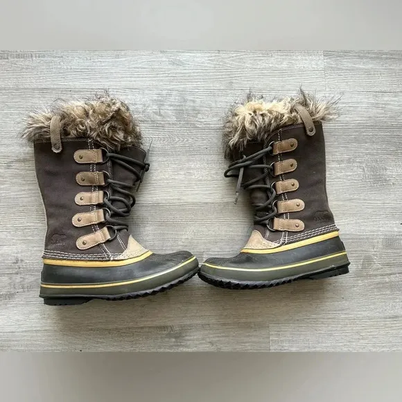 Sorel boots size 7 very roomy waterproof army green suede with faux fur.