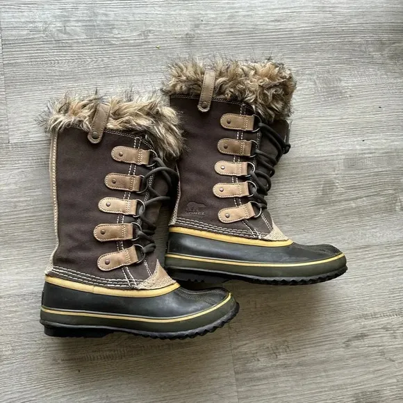 Sorel boots size 7 very roomy waterproof army green suede with faux fur.