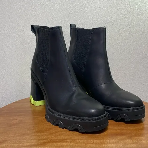 Sorel Brex Chelsea Chunky High Heel Boots Black Neon Green Waterproof Size 10