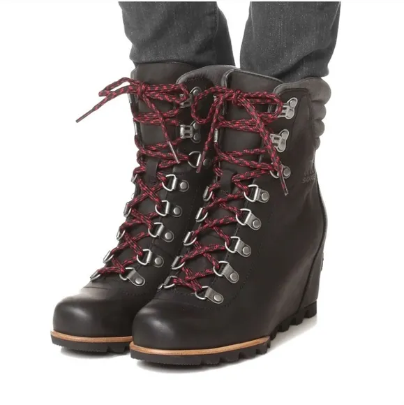 Sorel Conquest Waterproof Wedge Boots- size 8.5
