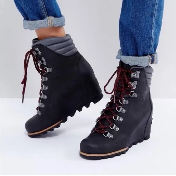 Sorel Conquest Waterproof Wedge Boots- size 8.5