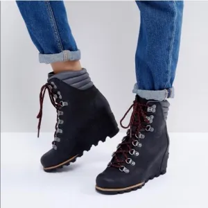 Sorel Conquest Waterproof Wedge Boots- size 8.5