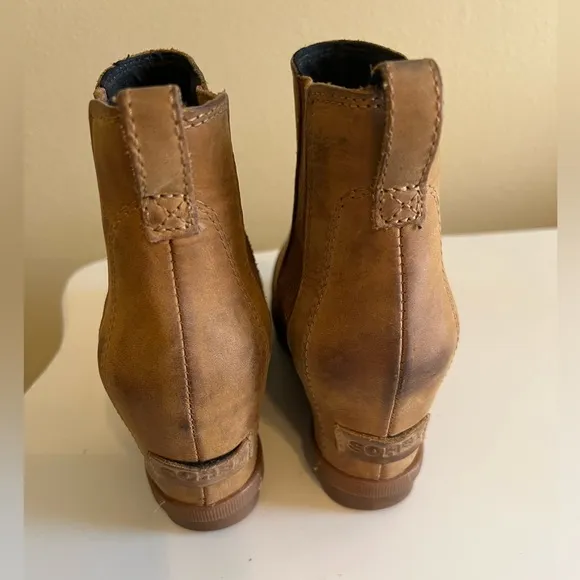 SOREL Joan of Arctic Leather Wedge Boot in Camel Brown size 7