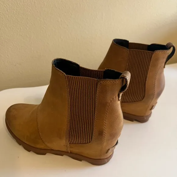 SOREL Joan of Arctic Leather Wedge Boot in Camel Brown size 7