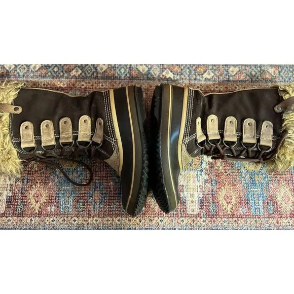Sorel Joan of Artic winter boots in GUC. Size 8.