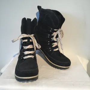 Sorel Meadow Lace Premium Black Suede Winter Boots  Size 9