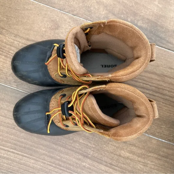 SOREL Tan Leather Black waterproof Boots Size 5