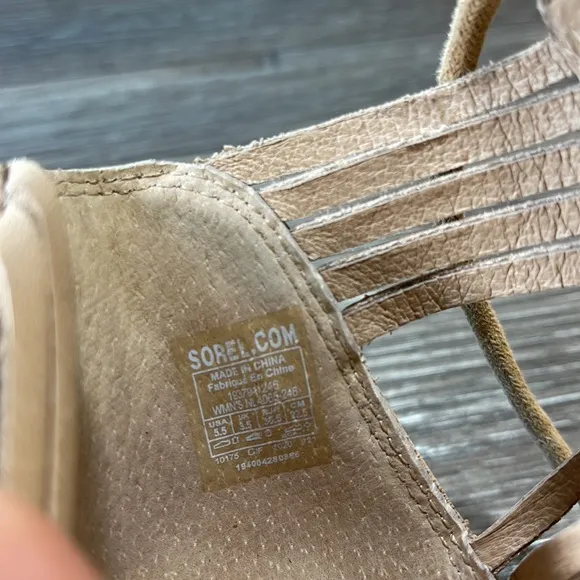 Sorel tan leather sandals woman’s 5.5 (f141)
