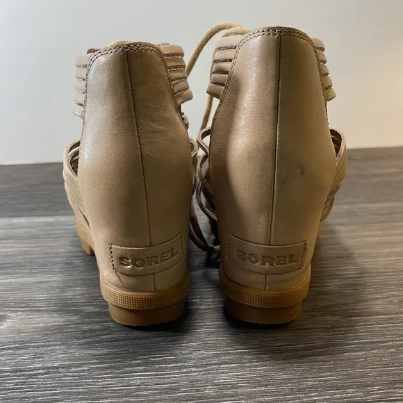 Sorel tan leather sandals woman’s 5.5 (f141)