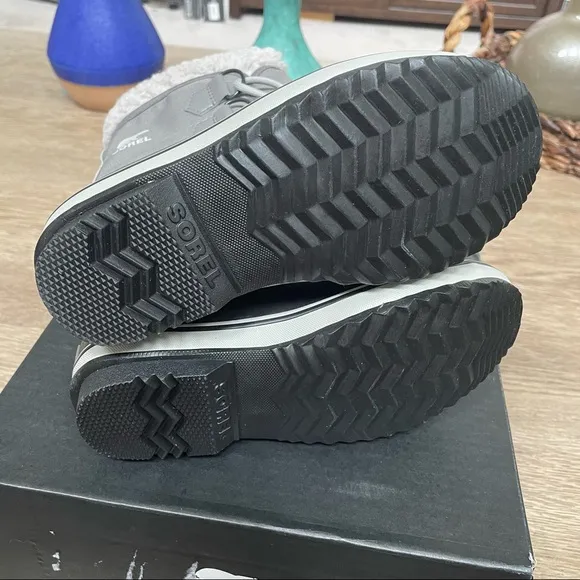 Sorel Yoot Pac Nylon Insulated Gray Kids Snow Boots. New, never worn