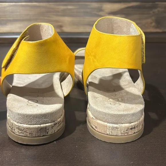 Soul Naturalizer Deara Yellow Platform Velcro Sandals Size 10