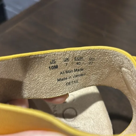 Soul Naturalizer Deara Yellow Platform Velcro Sandals Size 10