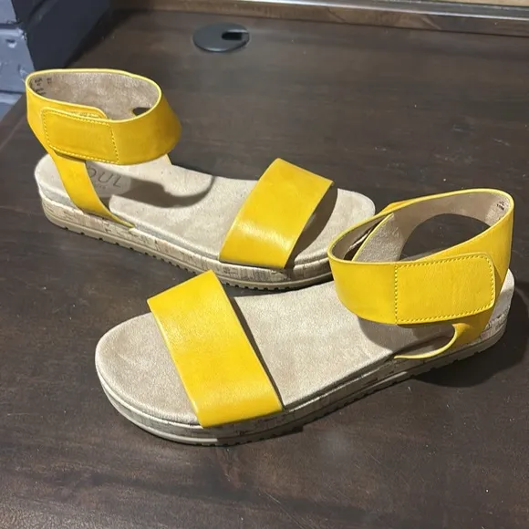 Soul Naturalizer Deara Yellow Platform Velcro Sandals Size 10