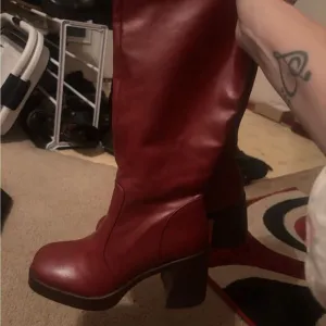 SOVANYU Red Boots!!!