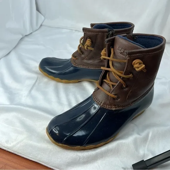 SPERRY TOO SIDER Big Kids Saltwater Duck Waterproof Boot Size 4 NWOT