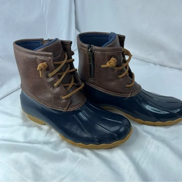 SPERRY TOO SIDER Big Kids Saltwater Duck Waterproof Boot Size 4 NWOT