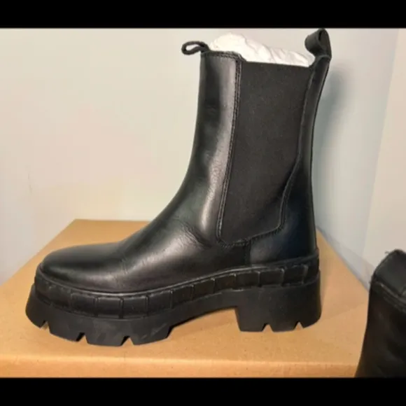 Steve Madden Barclay Leather Pull On Chunky Lug Chelsea Boots Black Size 6