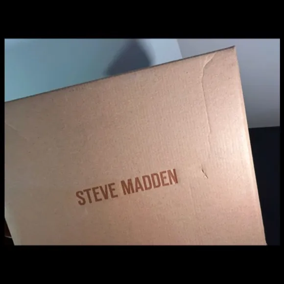 Steve Madden Barclay Leather Pull On Chunky Lug Chelsea Boots Black Size 6