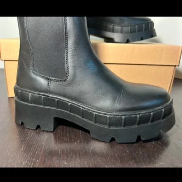 Steve Madden Barclay Leather Pull On Chunky Lug Chelsea Boots Black Size 6