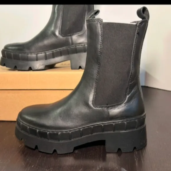 Steve Madden Barclay Leather Pull On Chunky Lug Chelsea Boots Black Size 6