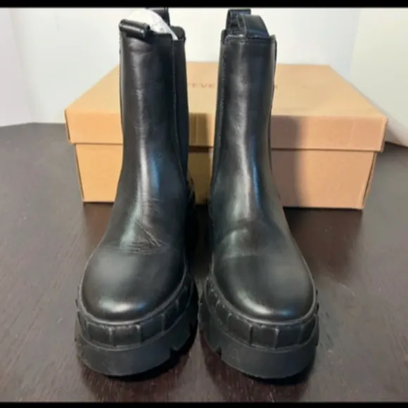 Steve Madden Barclay Leather Pull On Chunky Lug Chelsea Boots Black Size 6