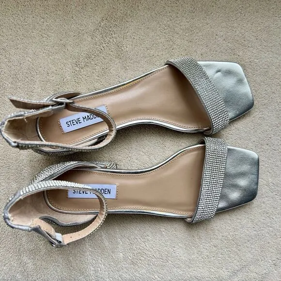 Steve Madden Nava Rhinestone Low Heel Silver Sandal Women 8 M Ankle Strap Square
