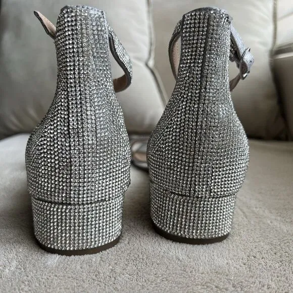 Steve Madden Nava Rhinestone Low Heel Silver Sandal Women 8 M Ankle Strap Square