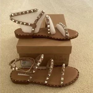 Steve Madden travel sandal (PRICEDROP)