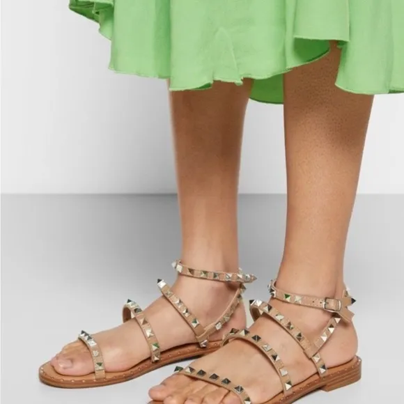 Steve Madden travel sandal (PRICEDROP)