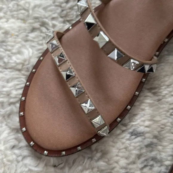 Steve Madden • Travel Studded Sandals Tan NWT 7