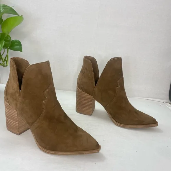 STEVE MADDEN Womens ChayaPointed‎ Toe Suede Bootie In Chestnut 9M