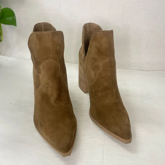 STEVE MADDEN Womens ChayaPointed‎ Toe Suede Bootie In Chestnut 9M