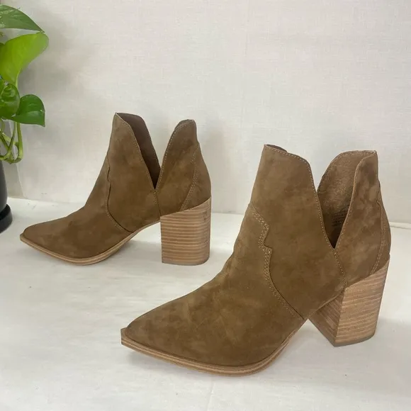 STEVE MADDEN Womens ChayaPointed‎ Toe Suede Bootie In Chestnut 9M