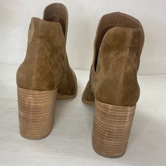 STEVE MADDEN Womens ChayaPointed‎ Toe Suede Bootie In Chestnut 9M