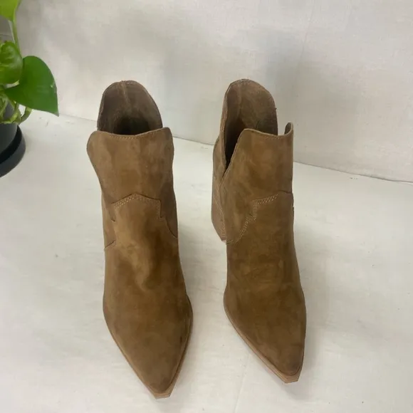 STEVE MADDEN Womens ChayaPointed‎ Toe Suede Bootie In Chestnut 9M
