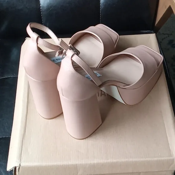 Steve Madden women's sandals-NEW