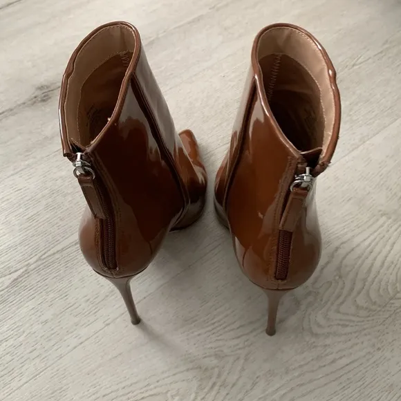 Steve Madden Womens Valiant brown tan Patent Pointed Toe Ankle Boots Shoes 10M