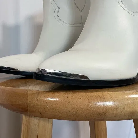 Steve Madden Zora White Leather Pointed-Toe Ankle Booties Size 10