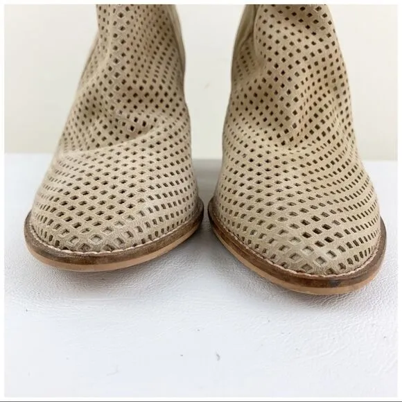 Steve Madden Tan Perforated Rumble Boho Western chunky Heel Bootie Sz 7.5
