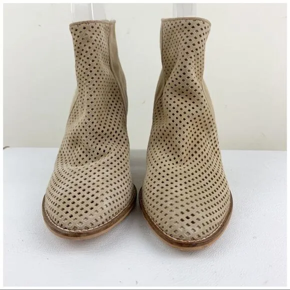 Steve Madden Tan Perforated Rumble Boho Western chunky Heel Bootie Sz 7.5