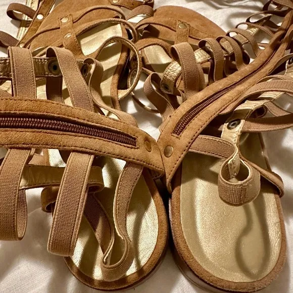 STUART WEITZMAN KNEE-HIGH SUEDE GLADIATOR SANDAL TAN​​​