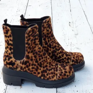 STUART WEITZMAN ​Norah Leopard Print Calf Hair Chelsea Boots Women Size 8 / 38.5