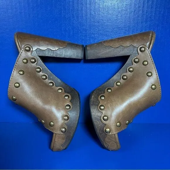 Stuart Weitzman Womens Sequoia Leather Studded Peep Toe Brown Clog Sandals 7