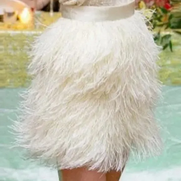 💥STUNNING💥Fluffy Feather Mini Skirt in In Soft Ivory