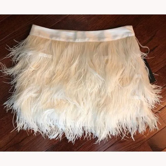 💥STUNNING💥Fluffy Feather Mini Skirt in In Soft Ivory